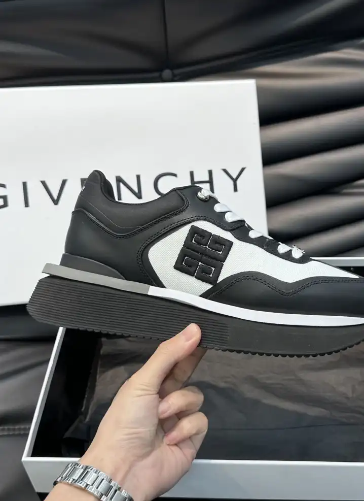 hype Givenchy Sneakers