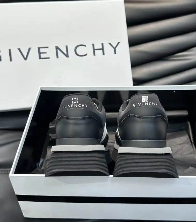 hype Givenchy Sneakers