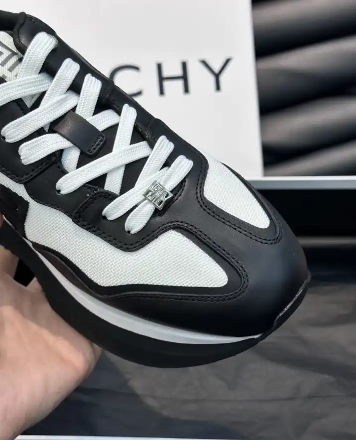 hype Givenchy Sneakers