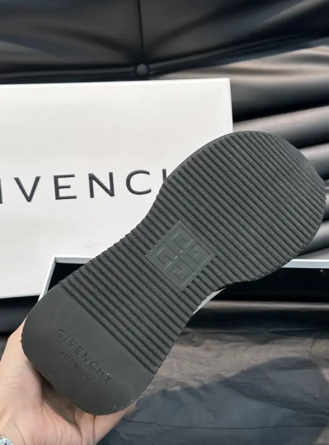 hype Givenchy Sneakers