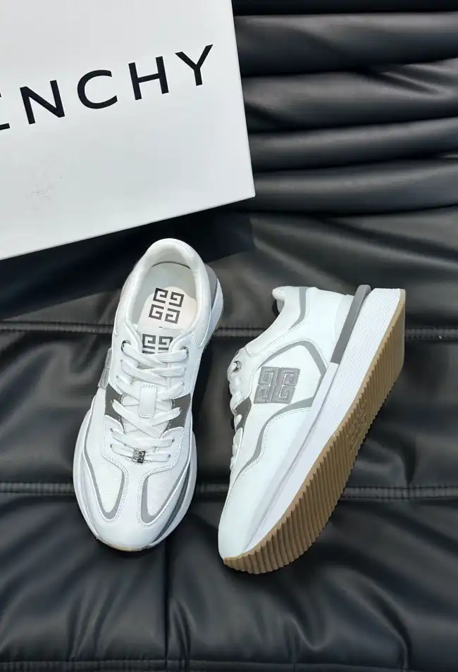 hype Givenchy Sneakers