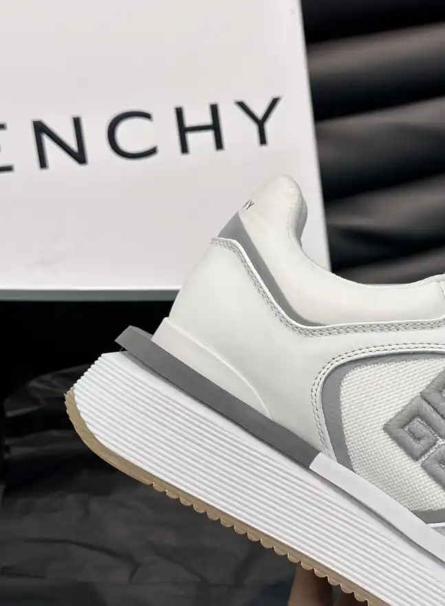 hype Givenchy Sneakers