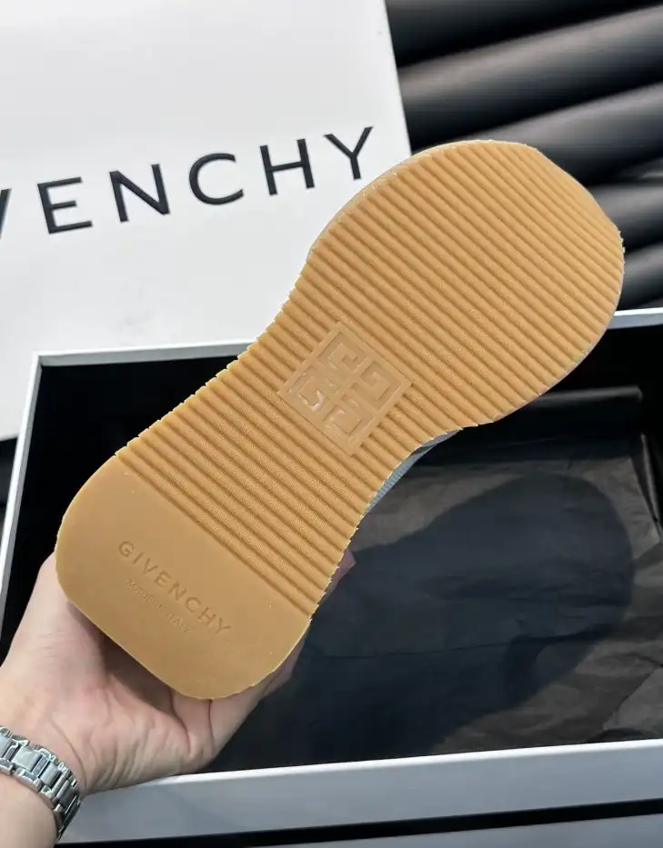 hype Givenchy Sneakers