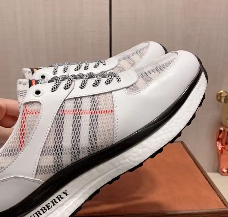 hype Burberry Sneakers