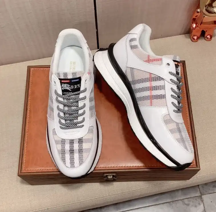 hype Burberry Sneakers