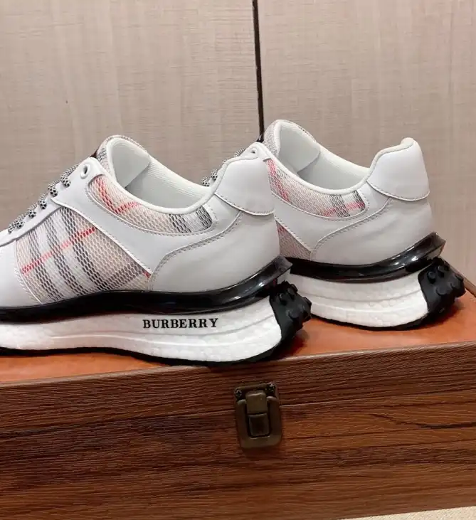 hype Burberry Sneakers