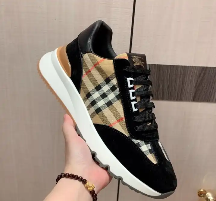 hype Burberry Sneakers