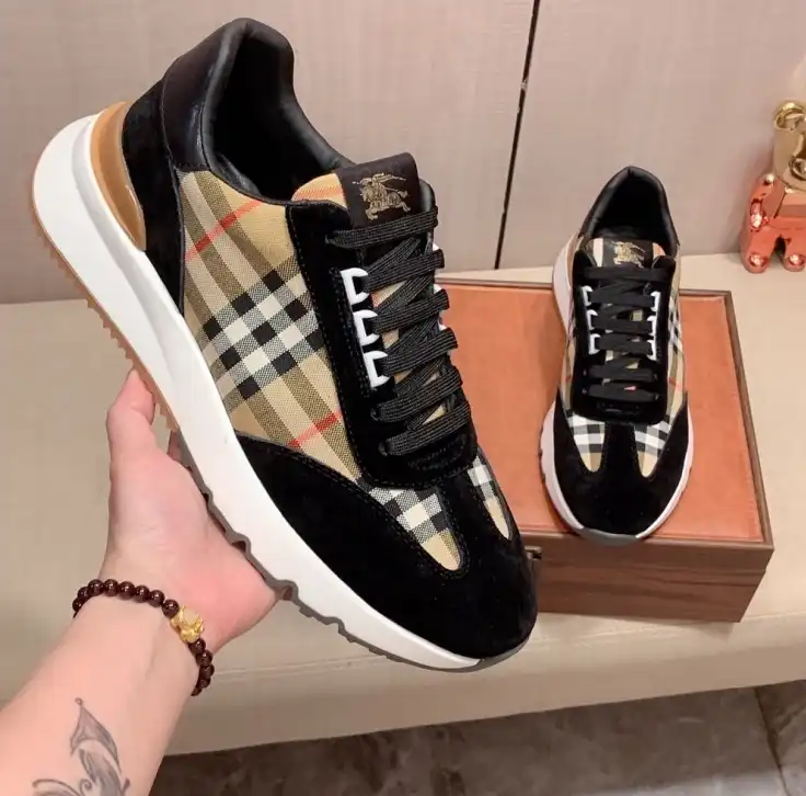 hype Burberry Sneakers