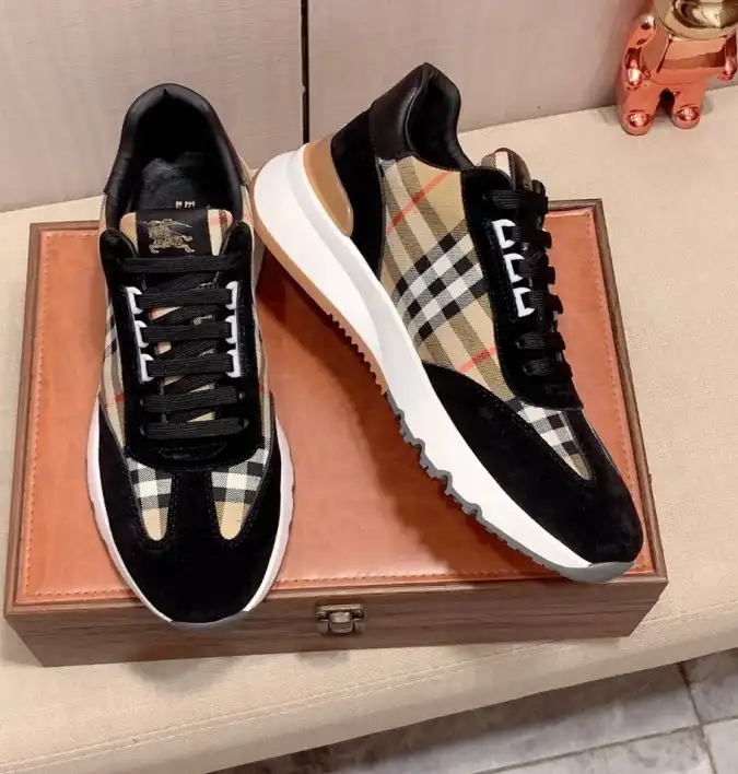 hype Burberry Sneakers