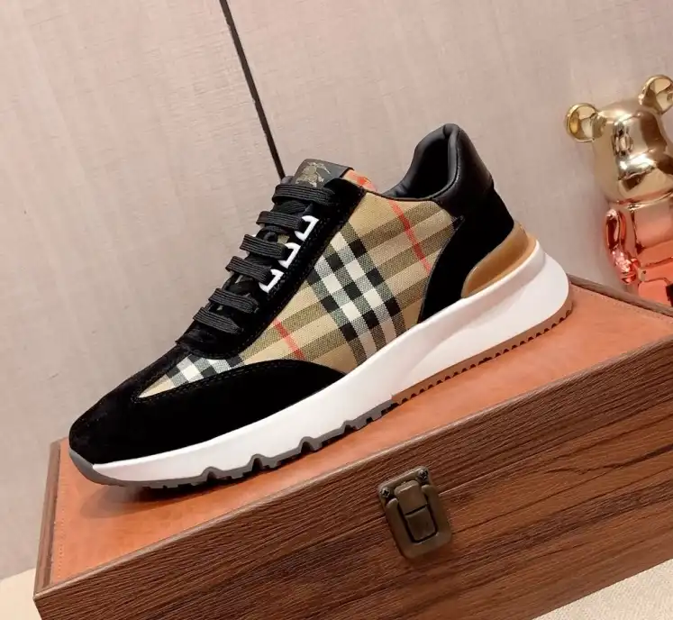 hype Burberry Sneakers