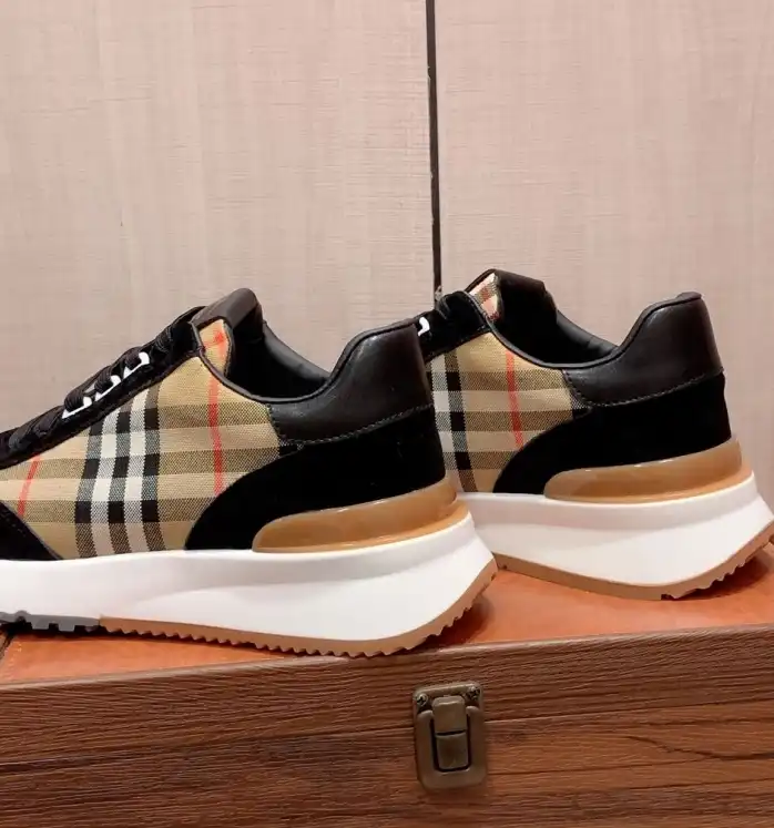 hype Burberry Sneakers