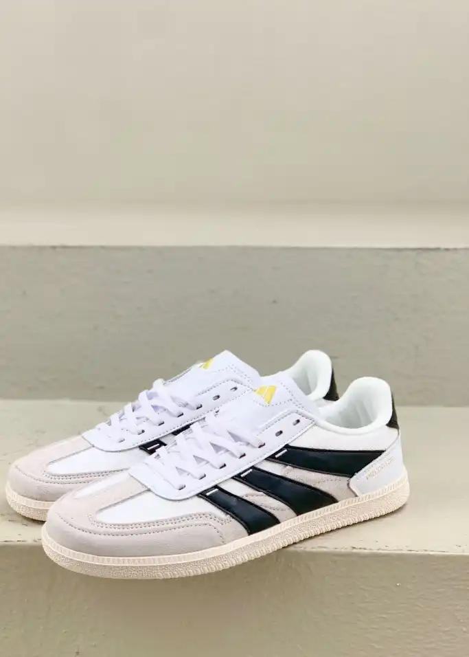 hype Adidas Sneakers