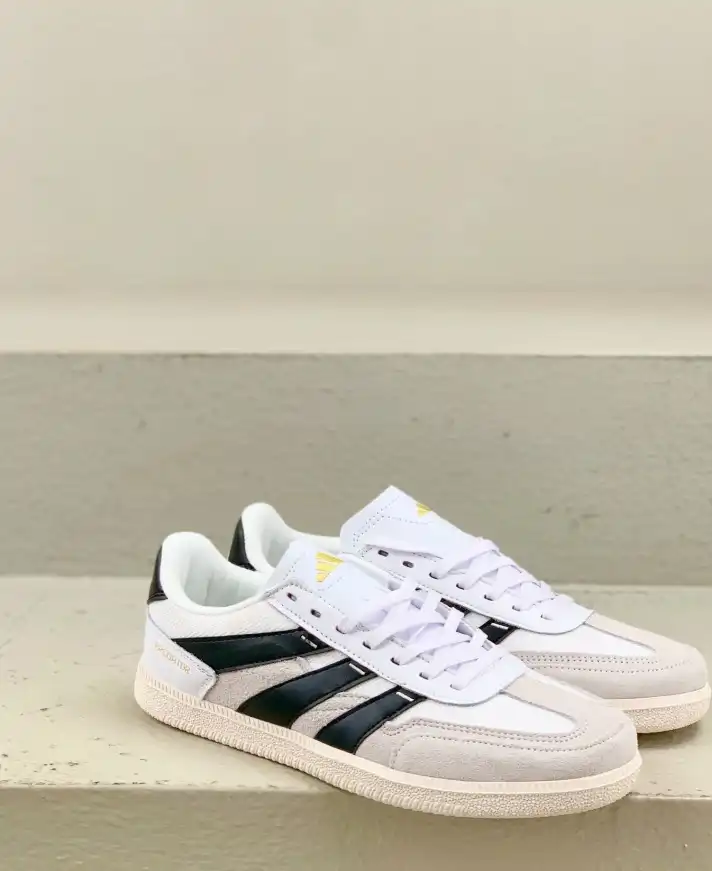 hype Adidas Sneakers