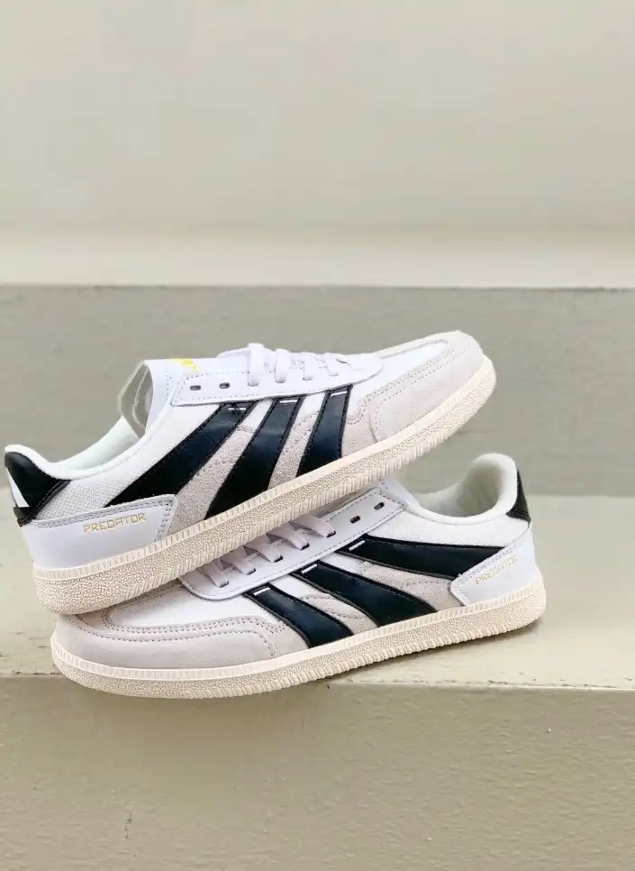 hype Adidas Sneakers