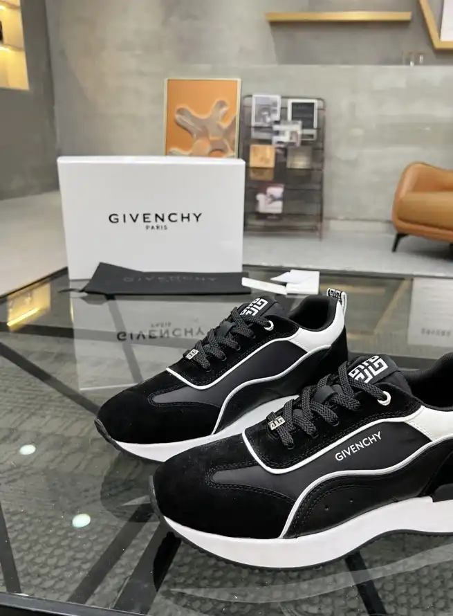 hype Givenchy Sneakers