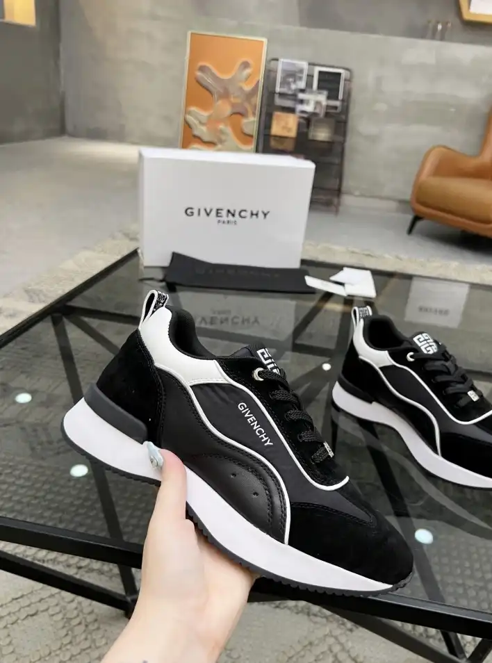 hype Givenchy Sneakers