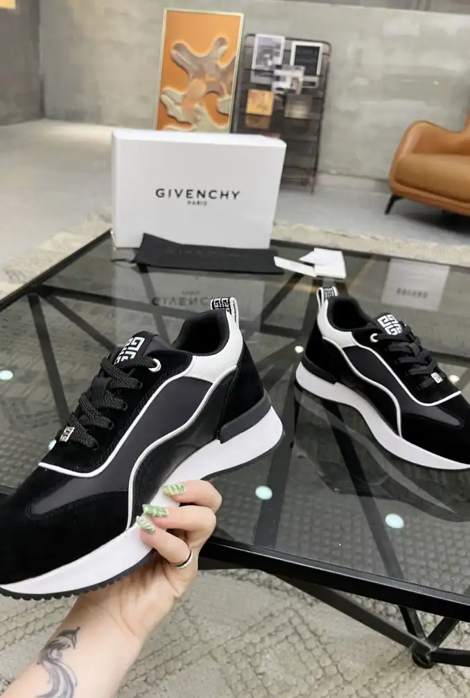 hype Givenchy Sneakers