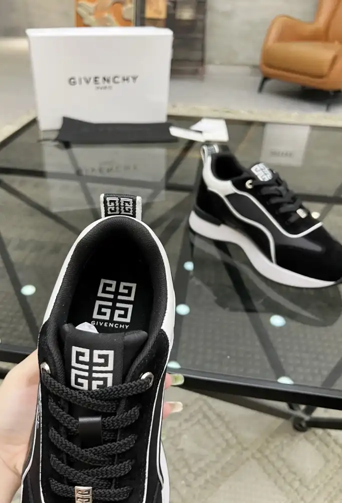 hype Givenchy Sneakers