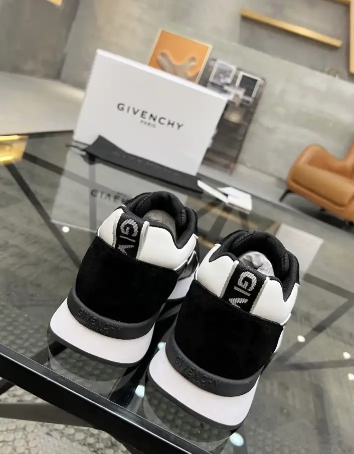 hype Givenchy Sneakers