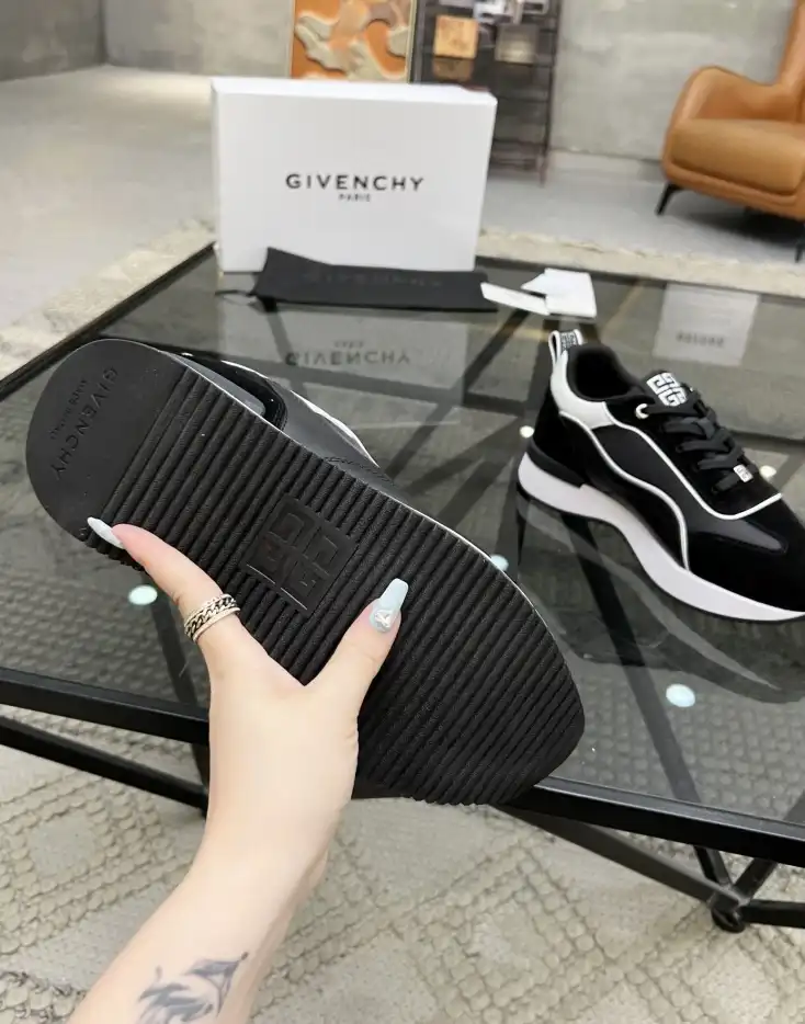 hype Givenchy Sneakers