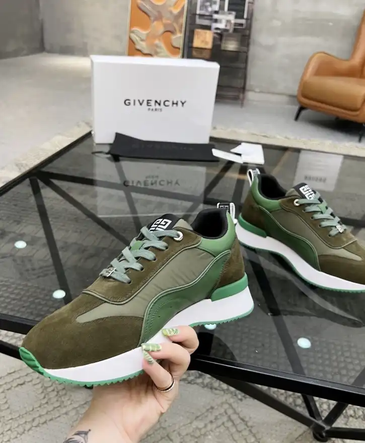 hype Givenchy Sneakers