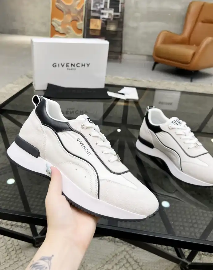 hype Givenchy Sneakers