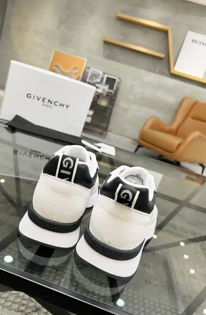 hype Givenchy Sneakers