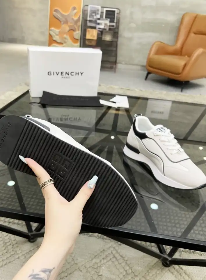 hype Givenchy Sneakers