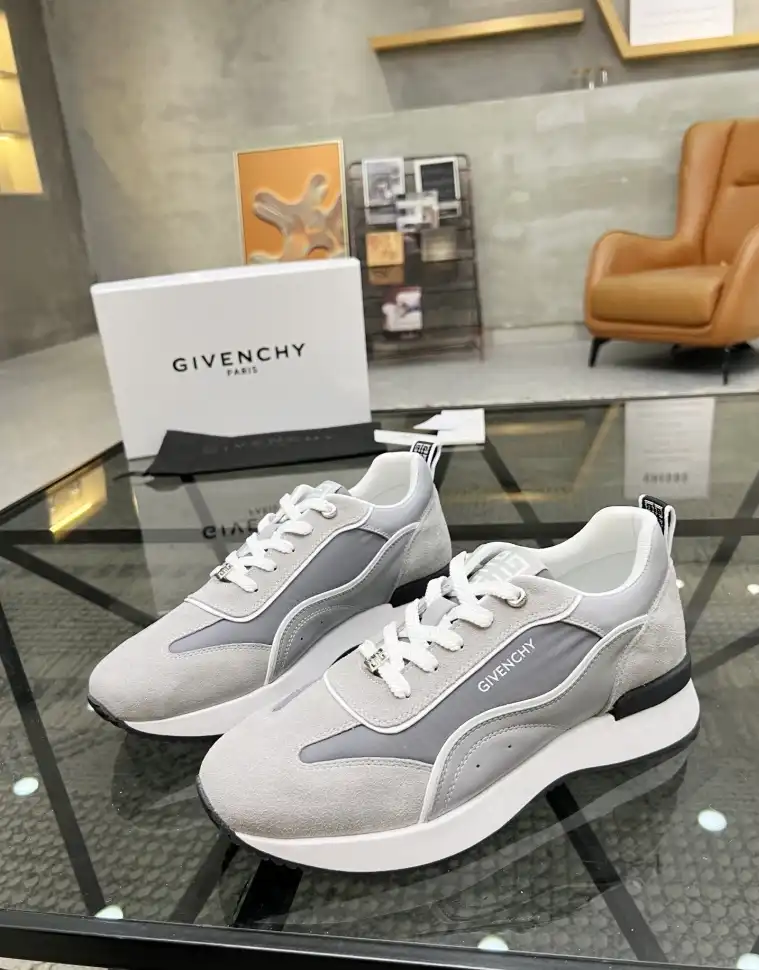 hype Givenchy Sneakers