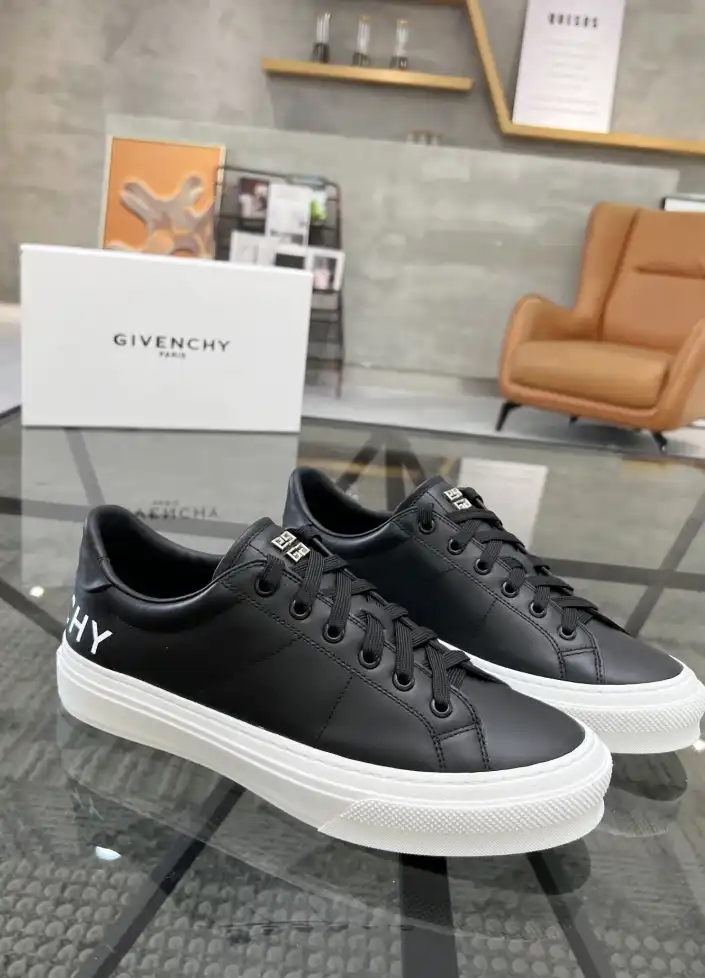 hype Givenchy Sneakers