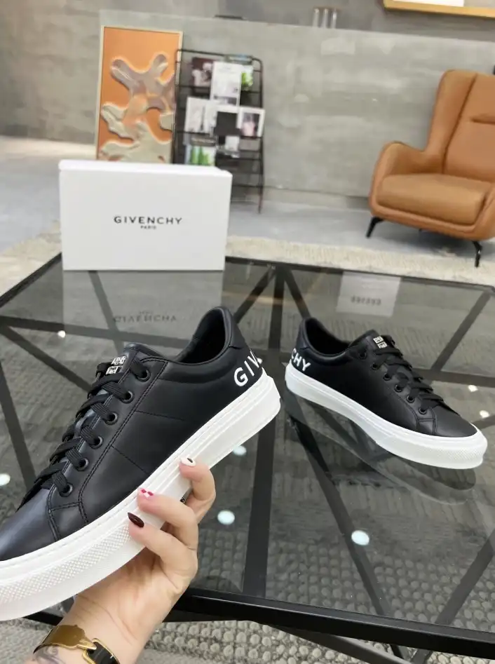 hype Givenchy Sneakers