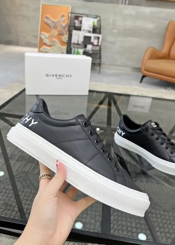 hype Givenchy Sneakers