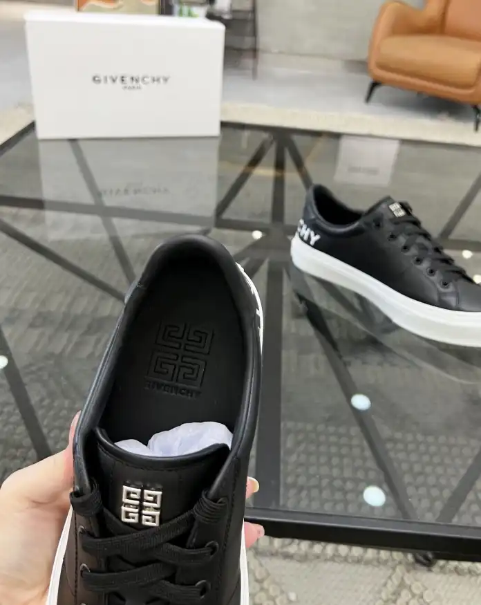 hype Givenchy Sneakers