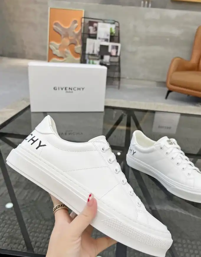 hype Givenchy Sneakers