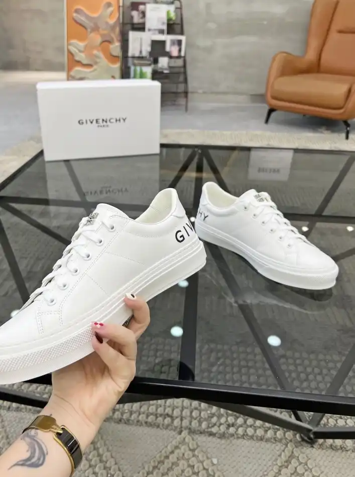 hype Givenchy Sneakers