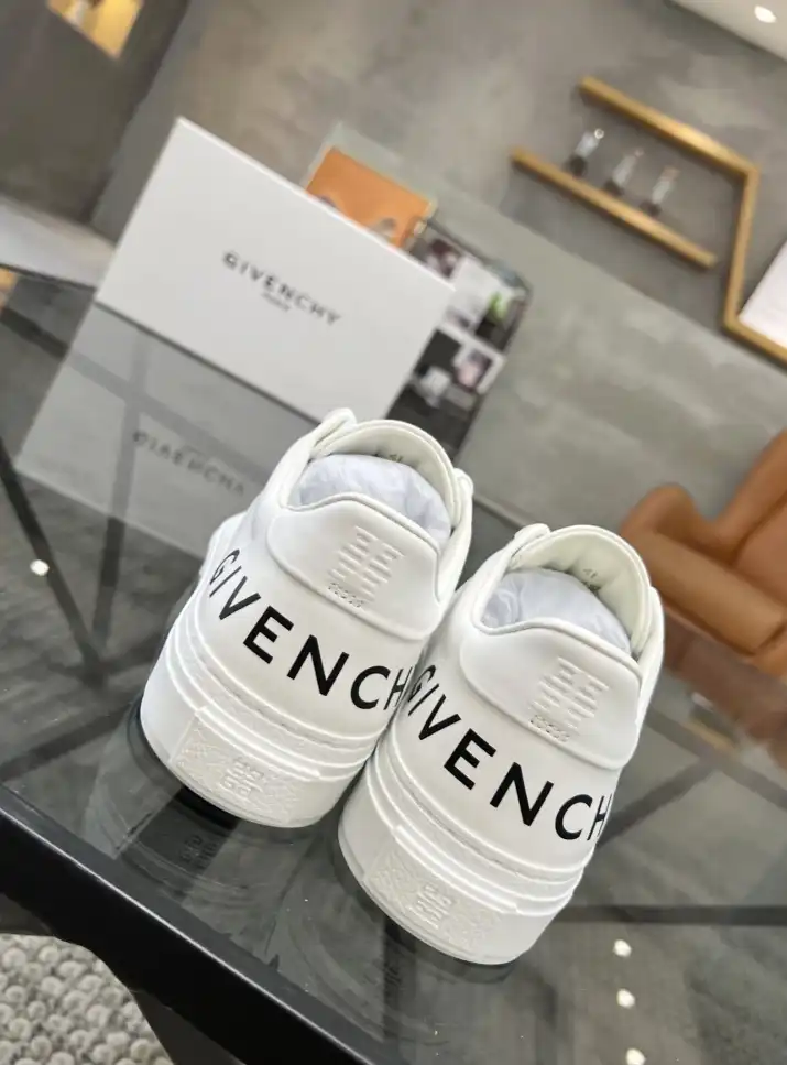 hype Givenchy Sneakers