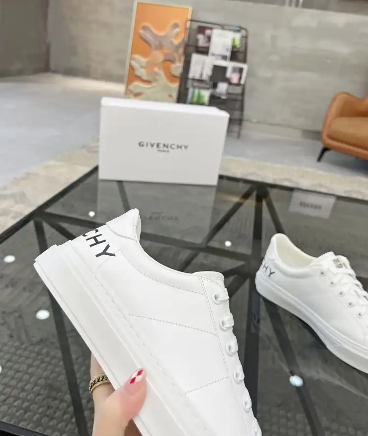 hype Givenchy Sneakers