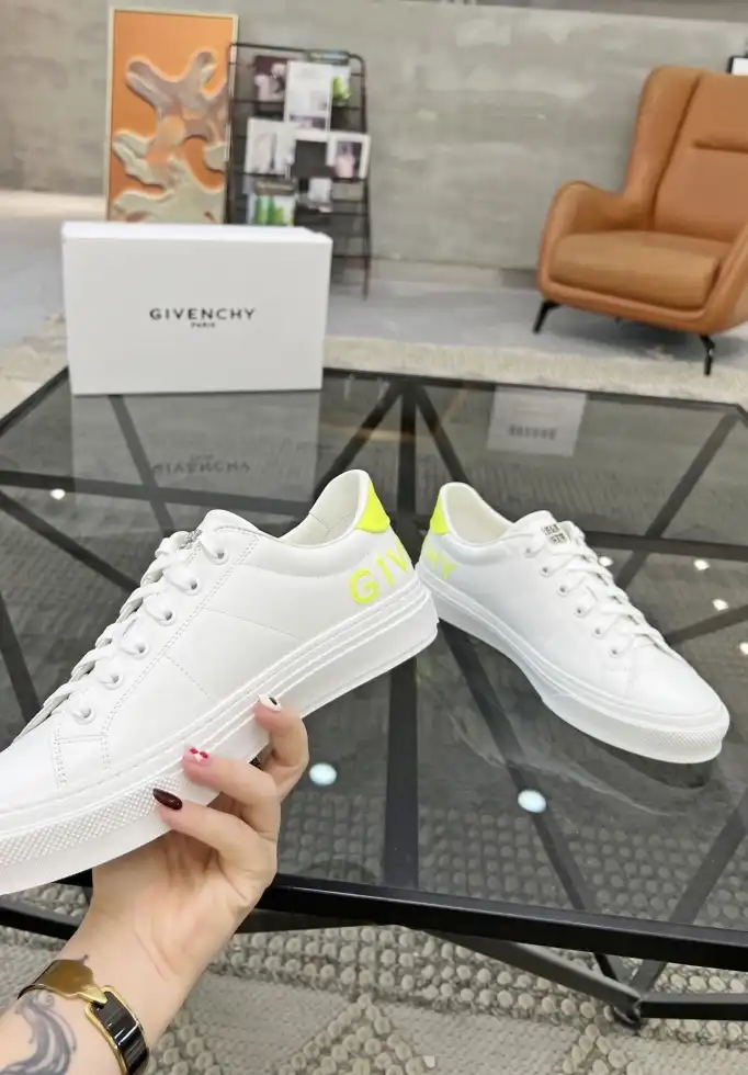 hype Givenchy Sneakers