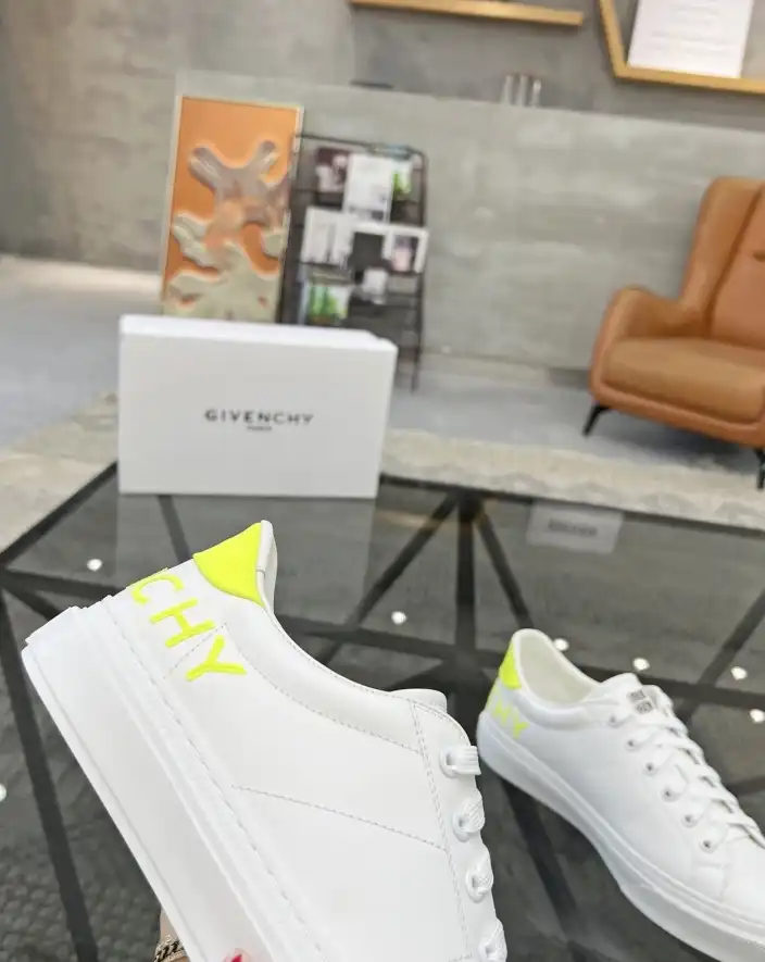 hype Givenchy Sneakers