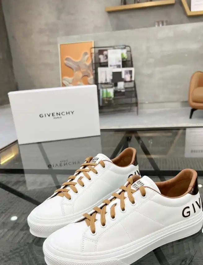 hype Givenchy Sneakers