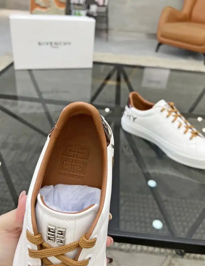 hype Givenchy Sneakers