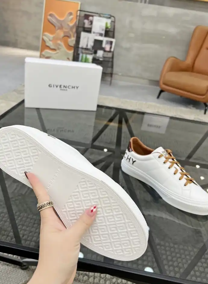 hype Givenchy Sneakers