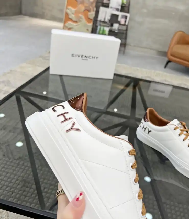 hype Givenchy Sneakers