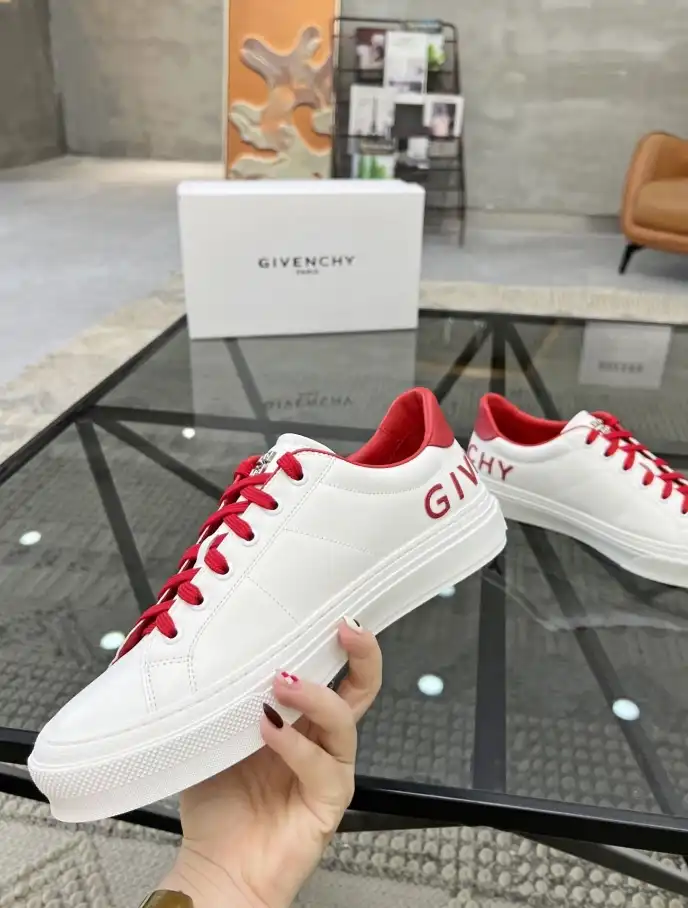 hype Givenchy Sneakers