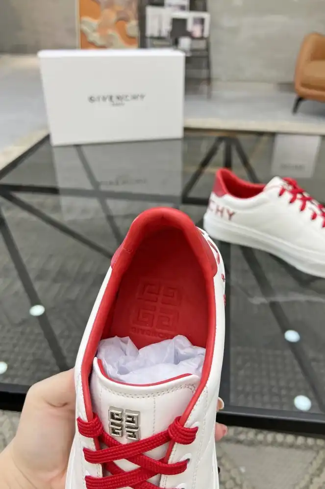 hype Givenchy Sneakers