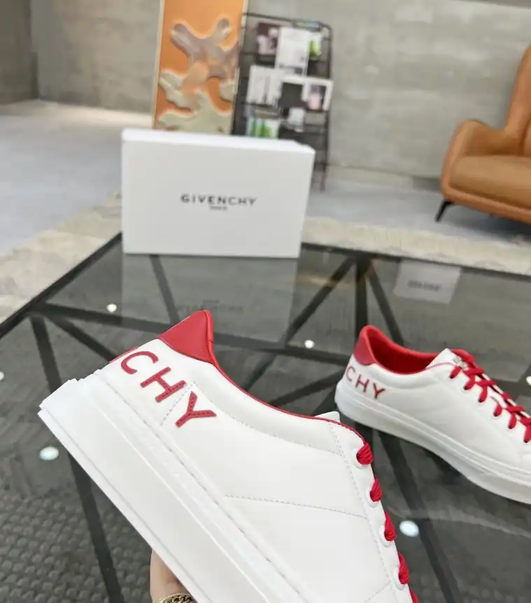 hype Givenchy Sneakers