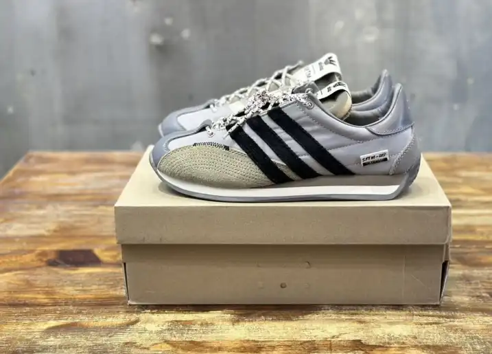 hype Adidas Sneakers