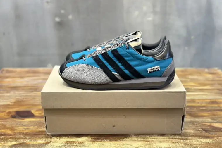 hype Adidas Sneakers