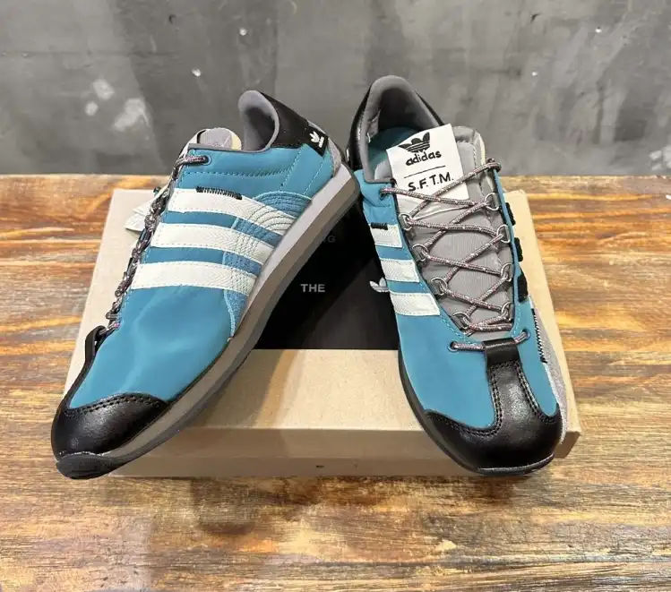 hype Adidas Sneakers