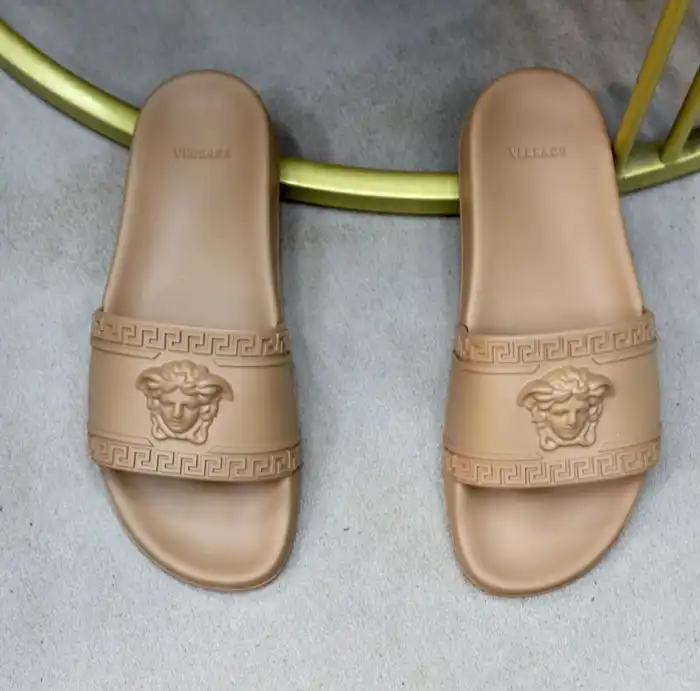 hype Givenchy Slippers